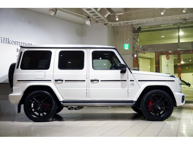 Gクラス G63 マヌファクトゥーアプログラム+ ナイトパッケージ 21インチマットブラック鍛造AW ブラック×ブラウン2トーンレザー カーボンインテリアトリム(6枚目)