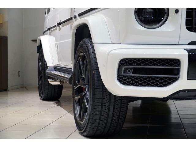 Gクラス G63 マヌファクトゥーアプログラム+ ナイトパッケージ 21インチマットブラック鍛造AW ブラック×ブラウン2トーンレザー カーボンインテリアトリム(8枚目)