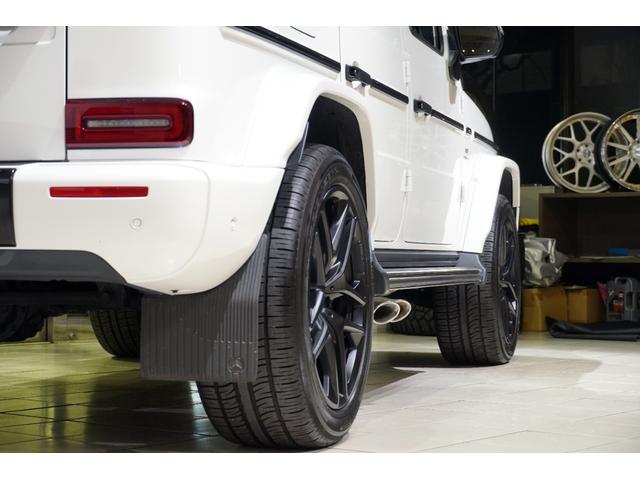 Gクラス G63 マヌファクトゥーアプログラム+ ナイトパッケージ 21インチマットブラック鍛造AW ブラック×ブラウン2トーンレザー カーボンインテリアトリム(9枚目)