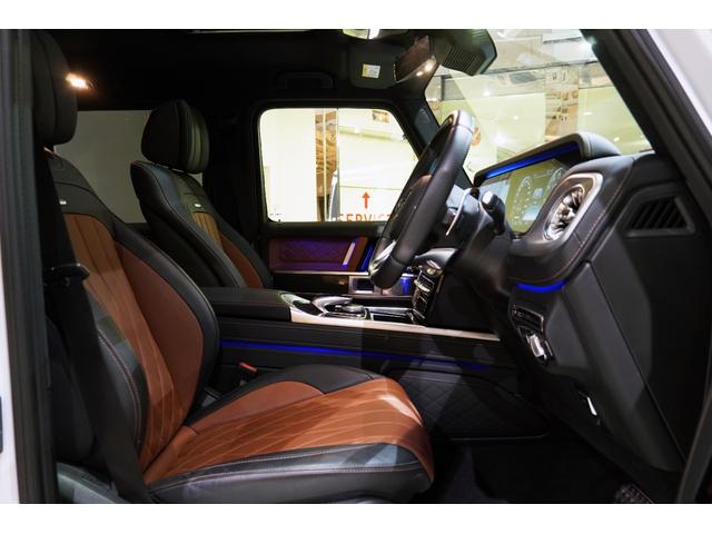 Gクラス G63 マヌファクトゥーアプログラム+ ナイトパッケージ 21インチマットブラック鍛造AW ブラック×ブラウン2トーンレザー カーボンインテリアトリム(27枚目)