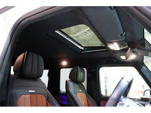 Gクラス G63 マヌファクトゥーアプログラム+ ナイトパッケージ 21インチマットブラック鍛造AW ブラック×ブラウン2トーンレザー カーボンインテリアトリム(34枚目)
