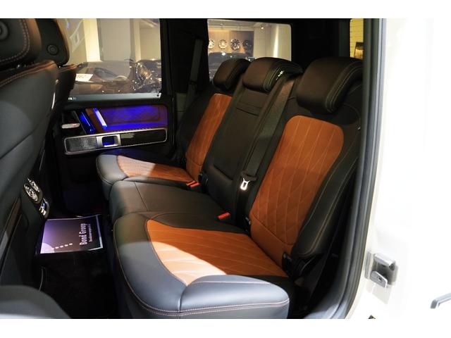 Gクラス G63 マヌファクトゥーアプログラム+ ナイトパッケージ 21インチマットブラック鍛造AW ブラック×ブラウン2トーンレザー カーボンインテリアトリム(37枚目)