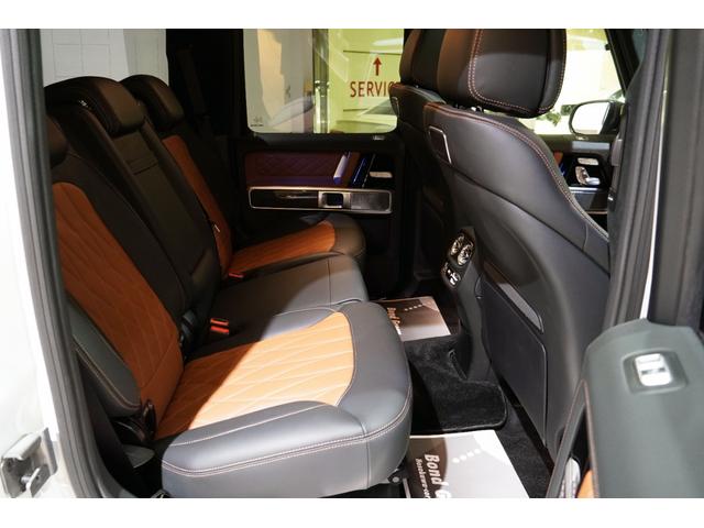 Gクラス G63 マヌファクトゥーアプログラム+ ナイトパッケージ 21インチマットブラック鍛造AW ブラック×ブラウン2トーンレザー カーボンインテリアトリム(38枚目)