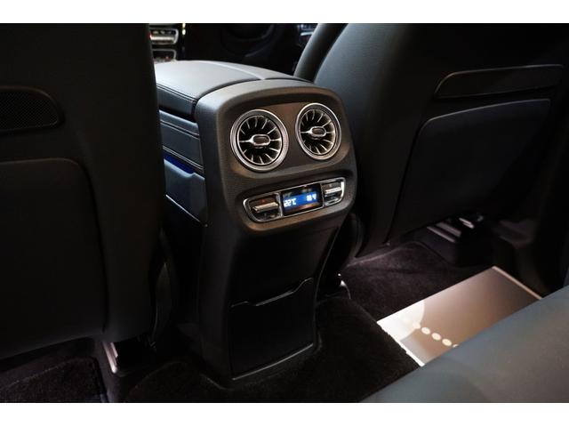 Gクラス G63 マヌファクトゥーアプログラム+ ナイトパッケージ 21インチマットブラック鍛造AW ブラック×ブラウン2トーンレザー カーボンインテリアトリム(40枚目)