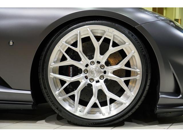 ８１２スーパーファスト ベースグレード　カーボンドライバーゾーン＋ＬＥＤステアリング　カーボンセンターブリッジ　ダッシュインサートカーボン　　Ｆリフター　パッセンジャーディスプレイ　ＡＬ１３鍛造ＡＷ　ＮＯＶＩＴＥＣスポーツスプリング（4枚目）