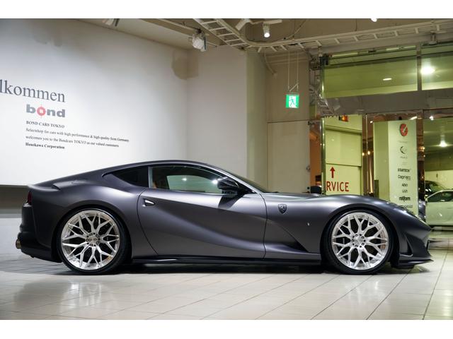 ８１２スーパーファスト ベースグレード　カーボンドライバーゾーン＋ＬＥＤステアリング　カーボンセンターブリッジ　ダッシュインサートカーボン　　Ｆリフター　パッセンジャーディスプレイ　ＡＬ１３鍛造ＡＷ　ＮＯＶＩＴＥＣスポーツスプリング（6枚目）