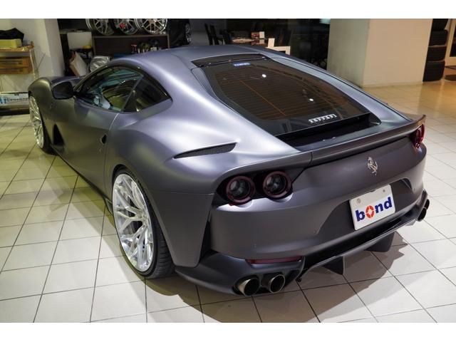 ８１２スーパーファスト ベースグレード　カーボンドライバーゾーン＋ＬＥＤステアリング　カーボンセンターブリッジ　ダッシュインサートカーボン　　Ｆリフター　パッセンジャーディスプレイ　ＡＬ１３鍛造ＡＷ　ＮＯＶＩＴＥＣスポーツスプリング（11枚目）