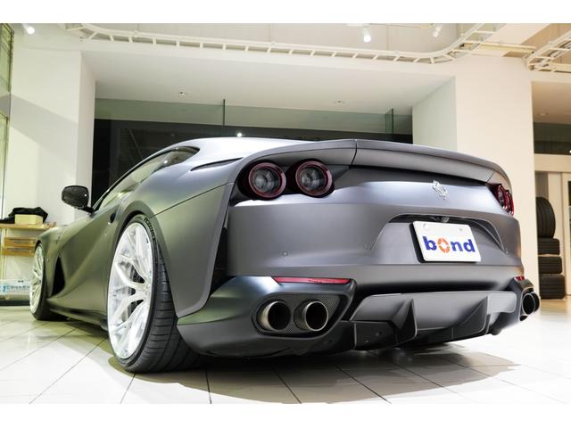 ８１２スーパーファスト ベースグレード　カーボンドライバーゾーン＋ＬＥＤステアリング　カーボンセンターブリッジ　ダッシュインサートカーボン　　Ｆリフター　パッセンジャーディスプレイ　ＡＬ１３鍛造ＡＷ　ＮＯＶＩＴＥＣスポーツスプリング（12枚目）