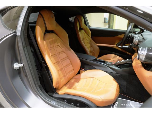 ８１２スーパーファスト ベースグレード　カーボンドライバーゾーン＋ＬＥＤステアリング　カーボンセンターブリッジ　ダッシュインサートカーボン　　Ｆリフター　パッセンジャーディスプレイ　ＡＬ１３鍛造ＡＷ　ＮＯＶＩＴＥＣスポーツスプリング（31枚目）