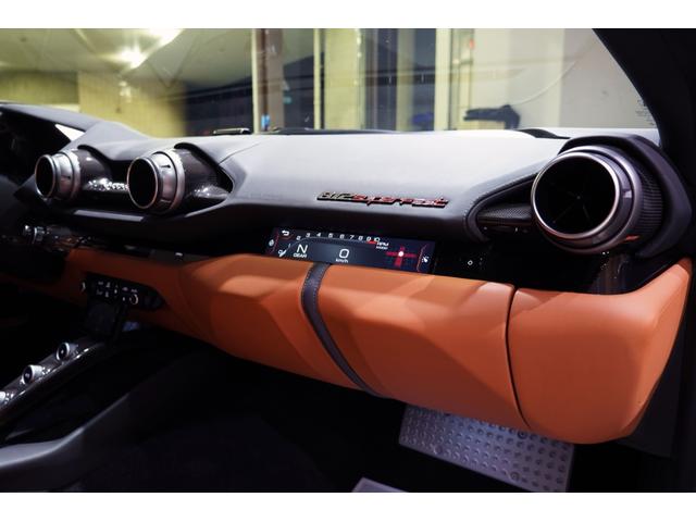 ８１２スーパーファスト ベースグレード　カーボンドライバーゾーン＋ＬＥＤステアリング　カーボンセンターブリッジ　ダッシュインサートカーボン　　Ｆリフター　パッセンジャーディスプレイ　ＡＬ１３鍛造ＡＷ　ＮＯＶＩＴＥＣスポーツスプリング（33枚目）