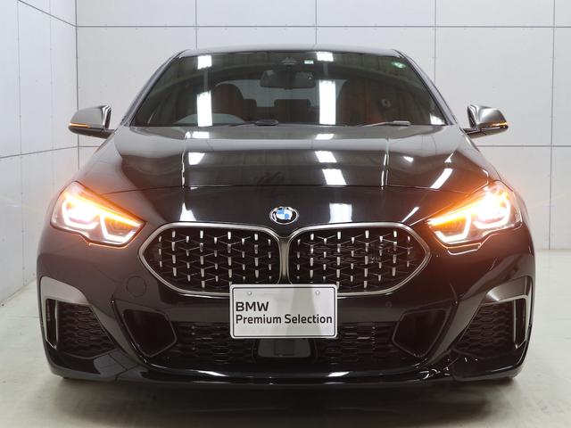 ２シリーズ Ｍ２３５ｉ　ｘＤｒｉｖｅグランクーペ　デビューパッケージ／Ｍリアスポイラー／ＡＣＣ／レーンチェンジウォーニング／Ｍスポーツブレーキ／ワイヤレスチャージ／１８インチアルミホイール／Ｍツインパワーターボテクノロジー／正規認定中古車（2枚目）