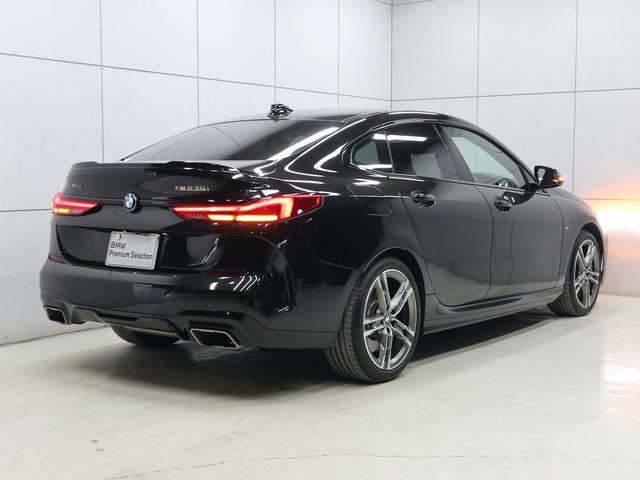 ２シリーズ Ｍ２３５ｉ　ｘＤｒｉｖｅグランクーペ　デビューパッケージ／Ｍリアスポイラー／ＡＣＣ／レーンチェンジウォーニング／Ｍスポーツブレーキ／ワイヤレスチャージ／１８インチアルミホイール／Ｍツインパワーターボテクノロジー／正規認定中古車（8枚目）