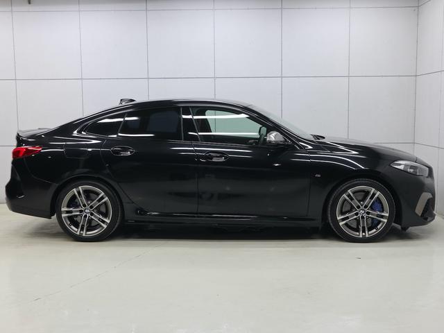２シリーズ Ｍ２３５ｉ　ｘＤｒｉｖｅグランクーペ　デビューパッケージ／Ｍリアスポイラー／ＡＣＣ／レーンチェンジウォーニング／Ｍスポーツブレーキ／ワイヤレスチャージ／１８インチアルミホイール／Ｍツインパワーターボテクノロジー／正規認定中古車（25枚目）