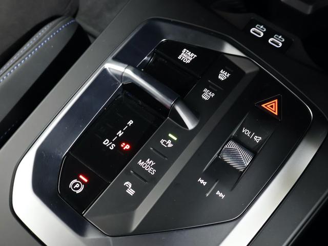 1シリーズ M135 xDrive ・フローズンピュアグレーメタリック・アダプティブMサスペンション・プライバシーガラス・オートマティックトランクリッドオペレーション・スポーツATギアシフトパドル付・ヘッドアップディスプレイ(41枚目)