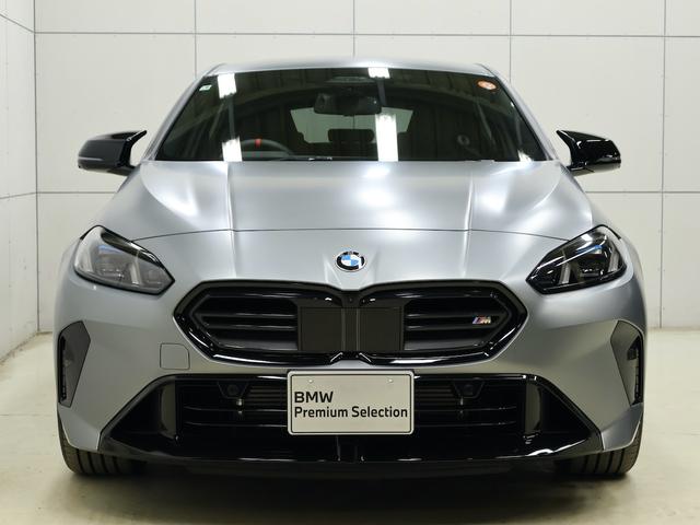 1シリーズ M135 xDrive ・フローズンピュアグレーメタリック・アダプティブMサスペンション・プライバシーガラス・オートマティックトランクリッドオペレーション・スポーツATギアシフトパドル付・ヘッドアップディスプレイ(44枚目)