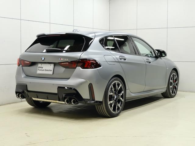 1シリーズ M135 xDrive ・フローズンピュアグレーメタリック・アダプティブMサスペンション・プライバシーガラス・オートマティックトランクリッドオペレーション・スポーツATギアシフトパドル付・ヘッドアップディスプレイ(48枚目)