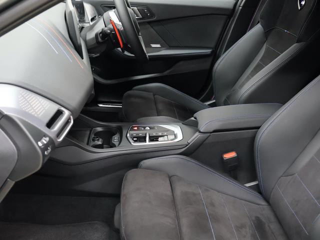 1シリーズ M135 xDrive ・フローズンピュアグレーメタリック・アダプティブMサスペンション・プライバシーガラス・オートマティックトランクリッドオペレーション・スポーツATギアシフトパドル付・ヘッドアップディスプレイ(50枚目)