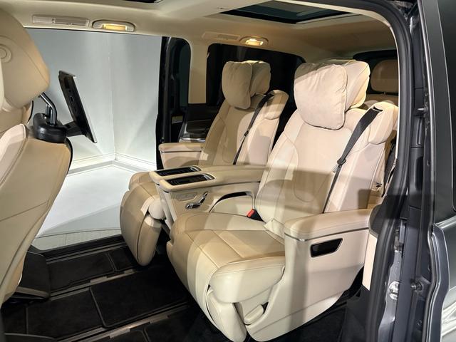 Ｖクラス Ｖ２２０ｄアバンギャルドロングＡＭＧラインパッケージ　エクスクルーシブシートパッケージ　ＡＭＧラインエクステリア（サイドスカート）パノラミックスライディングルーフ　エクスクルーシブシート　ベンチシート（３列目）（7枚目）