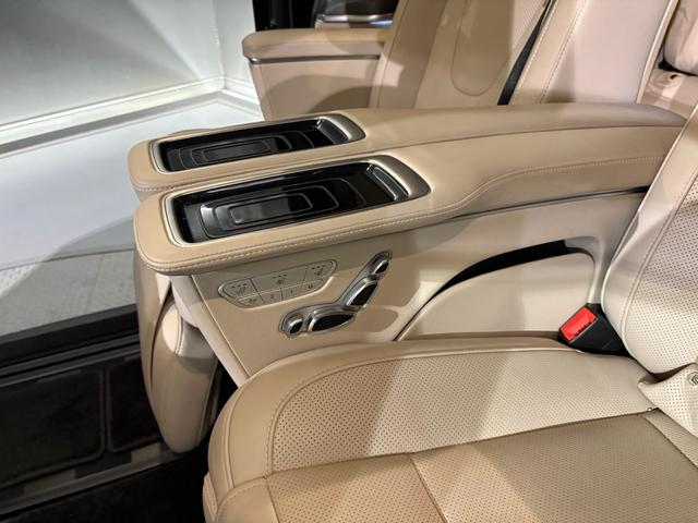 Ｖクラス Ｖ２２０ｄアバンギャルドロングＡＭＧラインパッケージ　エクスクルーシブシートパッケージ　ＡＭＧラインエクステリア（サイドスカート）パノラミックスライディングルーフ　エクスクルーシブシート　ベンチシート（３列目）（9枚目）
