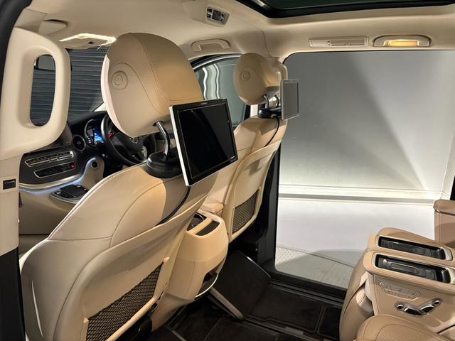 Ｖクラス Ｖ２２０ｄアバンギャルドロングＡＭＧラインパッケージ　エクスクルーシブシートパッケージ　ＡＭＧラインエクステリア（サイドスカート）パノラミックスライディングルーフ　エクスクルーシブシート　ベンチシート（３列目）（10枚目）