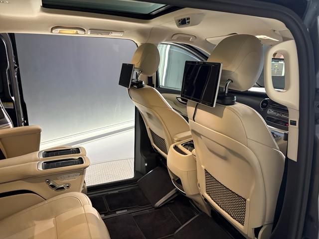 Ｖクラス Ｖ２２０ｄアバンギャルドロングＡＭＧラインパッケージ　エクスクルーシブシートパッケージ　ＡＭＧラインエクステリア（サイドスカート）パノラミックスライディングルーフ　エクスクルーシブシート　ベンチシート（３列目）（12枚目）