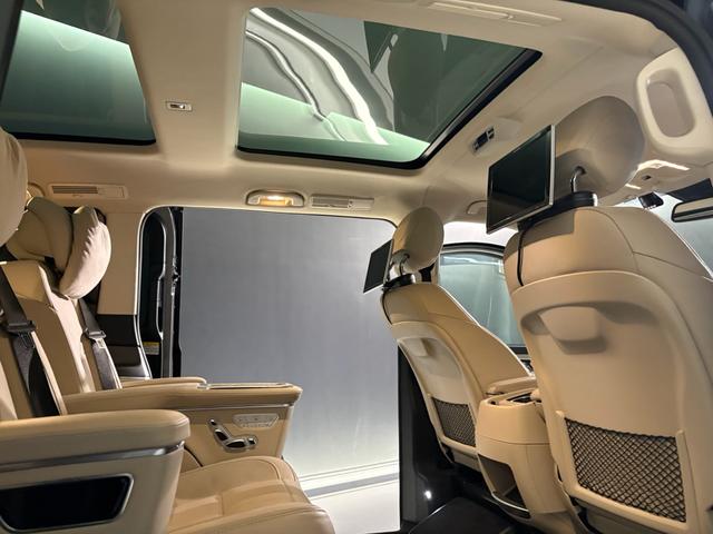 Ｖクラス Ｖ２２０ｄアバンギャルドロングＡＭＧラインパッケージ　エクスクルーシブシートパッケージ　ＡＭＧラインエクステリア（サイドスカート）パノラミックスライディングルーフ　エクスクルーシブシート　ベンチシート（３列目）（13枚目）