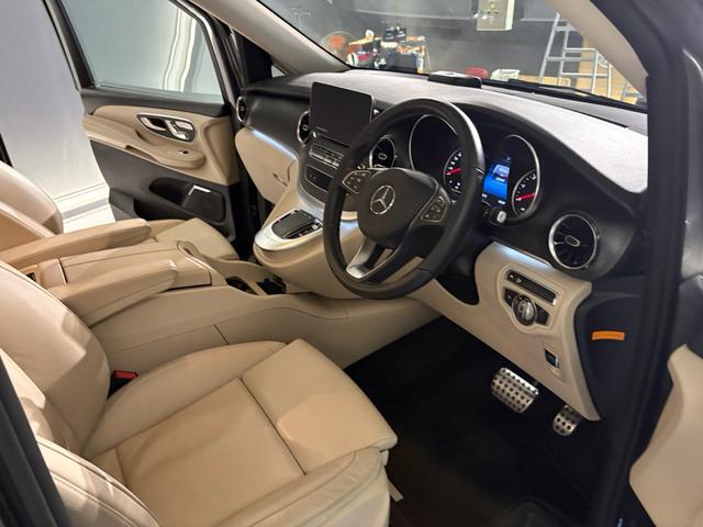 Ｖクラス Ｖ２２０ｄアバンギャルドロングＡＭＧラインパッケージ　エクスクルーシブシートパッケージ　ＡＭＧラインエクステリア（サイドスカート）パノラミックスライディングルーフ　エクスクルーシブシート　ベンチシート（３列目）（14枚目）