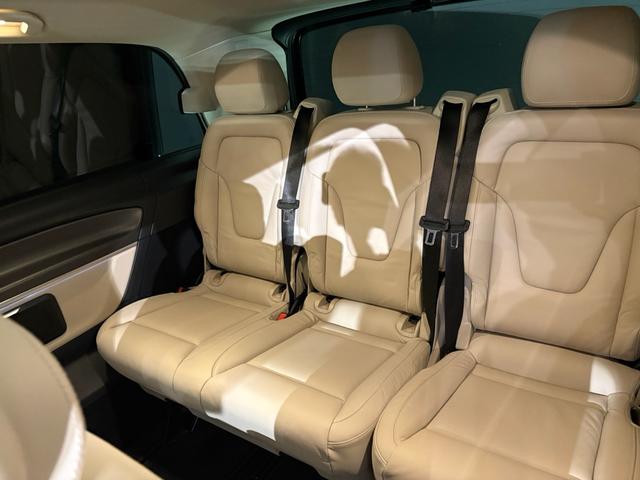 Ｖクラス Ｖ２２０ｄアバンギャルドロングＡＭＧラインパッケージ　エクスクルーシブシートパッケージ　ＡＭＧラインエクステリア（サイドスカート）パノラミックスライディングルーフ　エクスクルーシブシート　ベンチシート（３列目）（16枚目）