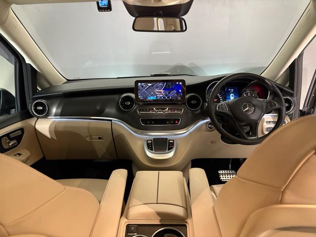 Ｖクラス Ｖ２２０ｄアバンギャルドロングＡＭＧラインパッケージ　エクスクルーシブシートパッケージ　ＡＭＧラインエクステリア（サイドスカート）パノラミックスライディングルーフ　エクスクルーシブシート　ベンチシート（３列目）（17枚目）