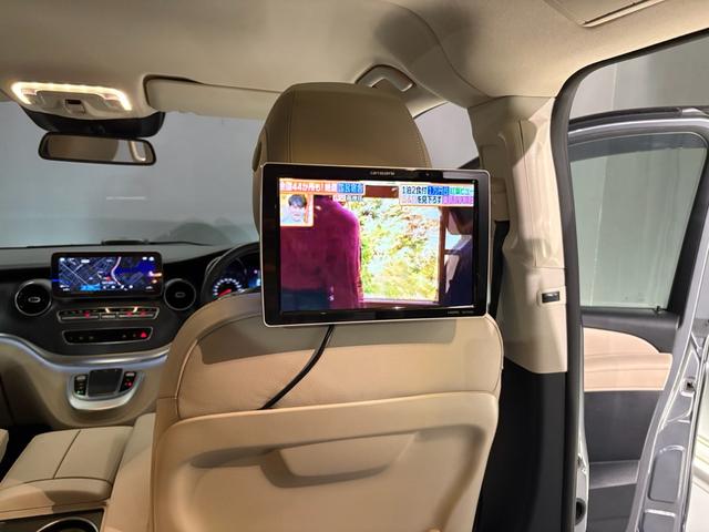 Ｖクラス Ｖ２２０ｄアバンギャルドロングＡＭＧラインパッケージ　エクスクルーシブシートパッケージ　ＡＭＧラインエクステリア（サイドスカート）パノラミックスライディングルーフ　エクスクルーシブシート　ベンチシート（３列目）（18枚目）