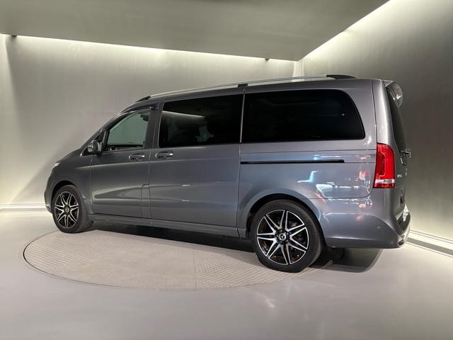 Ｖクラス Ｖ２２０ｄアバンギャルドロングＡＭＧラインパッケージ　エクスクルーシブシートパッケージ　ＡＭＧラインエクステリア（サイドスカート）パノラミックスライディングルーフ　エクスクルーシブシート　ベンチシート（３列目）（24枚目）