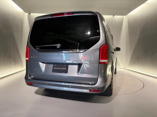 Ｖクラス Ｖ２２０ｄアバンギャルドロングＡＭＧラインパッケージ　エクスクルーシブシートパッケージ　ＡＭＧラインエクステリア（サイドスカート）パノラミックスライディングルーフ　エクスクルーシブシート　ベンチシート（３列目）（29枚目）