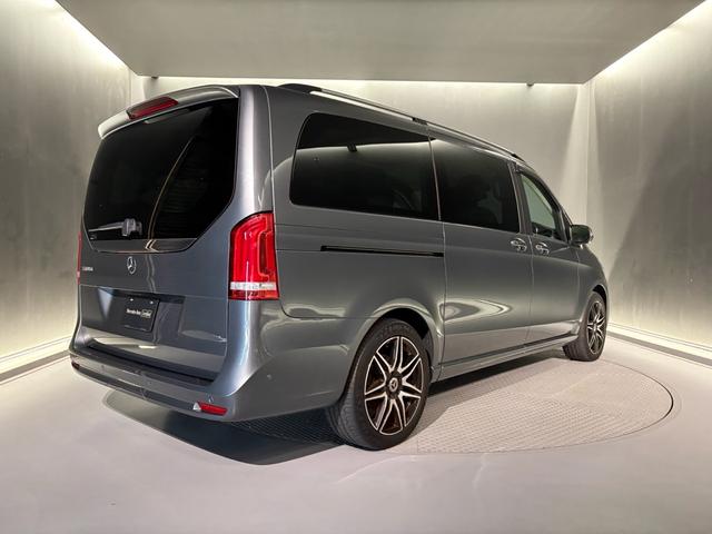 Ｖクラス Ｖ２２０ｄアバンギャルドロングＡＭＧラインパッケージ　エクスクルーシブシートパッケージ　ＡＭＧラインエクステリア（サイドスカート）パノラミックスライディングルーフ　エクスクルーシブシート　ベンチシート（３列目）（30枚目）