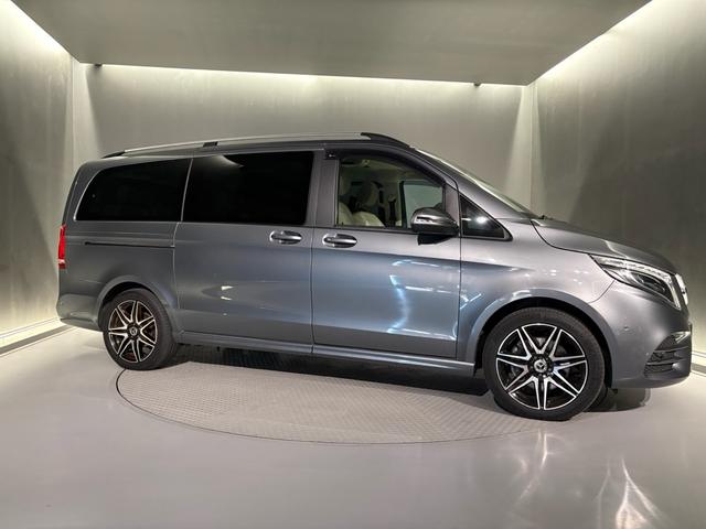 Ｖクラス Ｖ２２０ｄアバンギャルドロングＡＭＧラインパッケージ　エクスクルーシブシートパッケージ　ＡＭＧラインエクステリア（サイドスカート）パノラミックスライディングルーフ　エクスクルーシブシート　ベンチシート（３列目）（33枚目）