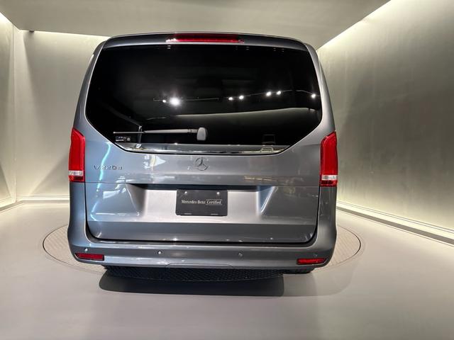 Ｖクラス Ｖ２２０ｄアバンギャルドロングＡＭＧラインパッケージ　エクスクルーシブシートパッケージ　ＡＭＧラインエクステリア（サイドスカート）パノラミックスライディングルーフ　エクスクルーシブシート　ベンチシート（３列目）（35枚目）