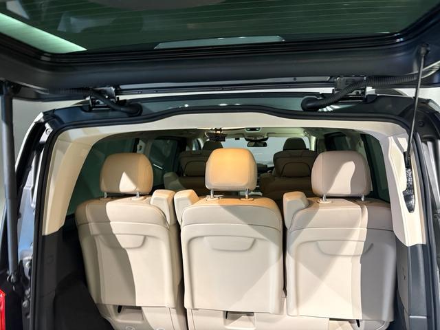 Ｖクラス Ｖ２２０ｄアバンギャルドロングＡＭＧラインパッケージ　エクスクルーシブシートパッケージ　ＡＭＧラインエクステリア（サイドスカート）パノラミックスライディングルーフ　エクスクルーシブシート　ベンチシート（３列目）（37枚目）