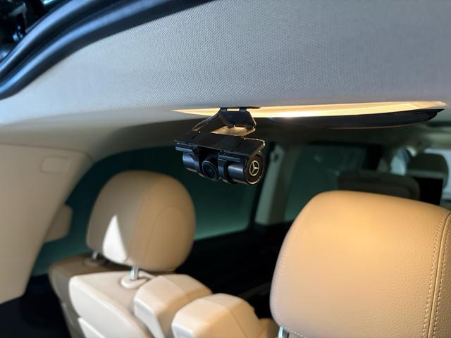 Ｖクラス Ｖ２２０ｄアバンギャルドロングＡＭＧラインパッケージ　エクスクルーシブシートパッケージ　ＡＭＧラインエクステリア（サイドスカート）パノラミックスライディングルーフ　エクスクルーシブシート　ベンチシート（３列目）（40枚目）