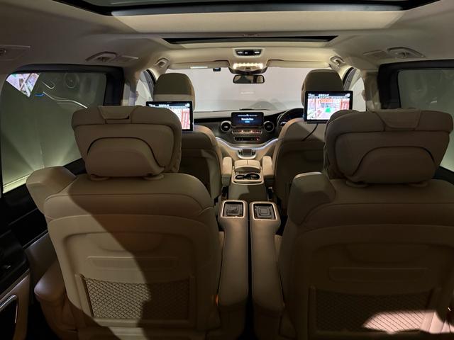 Ｖクラス Ｖ２２０ｄアバンギャルドロングＡＭＧラインパッケージ　エクスクルーシブシートパッケージ　ＡＭＧラインエクステリア（サイドスカート）パノラミックスライディングルーフ　エクスクルーシブシート　ベンチシート（３列目）（42枚目）