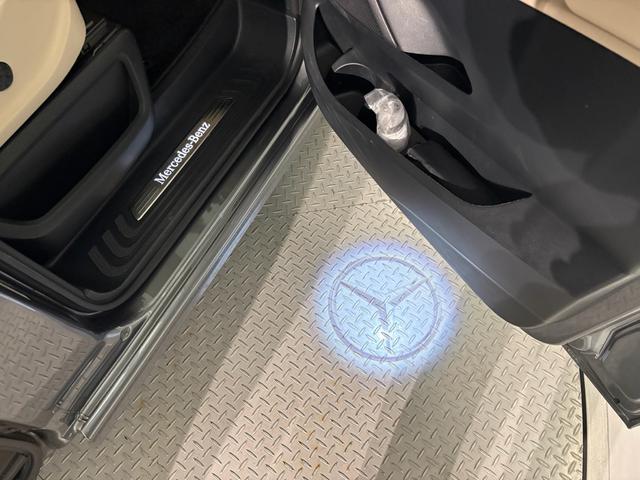 Ｖクラス Ｖ２２０ｄアバンギャルドロングＡＭＧラインパッケージ　エクスクルーシブシートパッケージ　ＡＭＧラインエクステリア（サイドスカート）パノラミックスライディングルーフ　エクスクルーシブシート　ベンチシート（３列目）（44枚目）