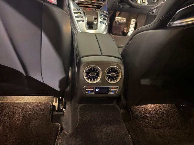 ＧＴ ４ドアクーペ ５３　４マチック＋　ＡＭＧダイナミックプラスパッケージ　　ＡＭＧイエローブレーキ・キャリパー　レーダーセーフティパッケージ　　パノラミックルーフ　　ＡＭＧパフォーマンスエグゾーストシステム（18枚目）