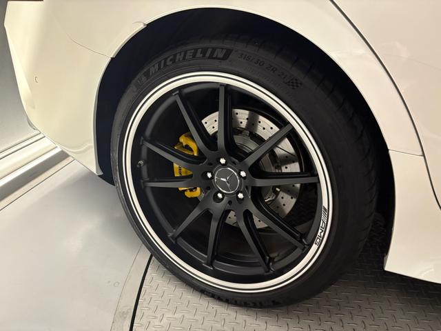 ＧＴ ４ドアクーペ ５３　４マチック＋　ＡＭＧダイナミックプラスパッケージ　　ＡＭＧイエローブレーキ・キャリパー　レーダーセーフティパッケージ　　パノラミックルーフ　　ＡＭＧパフォーマンスエグゾーストシステム（40枚目）