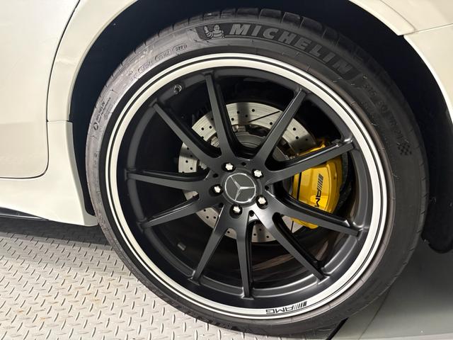 ＧＴ ４ドアクーペ ５３　４マチック＋　ＡＭＧダイナミックプラスパッケージ　　ＡＭＧイエローブレーキ・キャリパー　レーダーセーフティパッケージ　　パノラミックルーフ　　ＡＭＧパフォーマンスエグゾーストシステム（42枚目）