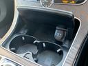 初年度登録から5年未満の車両については、2年間の走行距離無制限保証(メーカー保証)を付帯して販売しますので、ご納車後も安心が続きます。全国のメルセデス・ベンツ正規工場でしたらどこでも保証修理可能です。