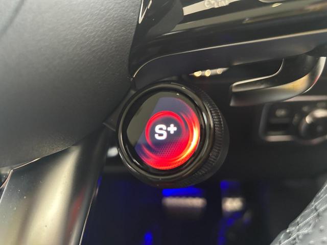GLAクラス GLA35 4マチック AMGパフォーマンスパッケージ/アドバンスドパッケージ/弊社デモカー/パノラミックスライディングルーフ/ヘッドアップディスプレイ/360°カメラ/ブルメスター/本革レッドシート/純正ドライブレコーダー(28枚目)