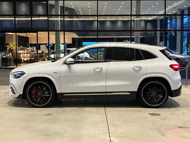 GLAクラス GLA45 S 4マチック+ 弊社デモカー/後期モデル/赤内装/アドバンスドP/AMGパフォーマンスP/パノラマサンルーフ/シートヒーター/ベンチレーター/本革シート/メモリー付きパワーシート/HUD/ブルメスター/禁煙/記録簿(2枚目)