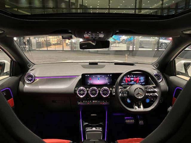 GLAクラス GLA45 S 4マチック+ 弊社デモカー/後期モデル/赤内装/アドバンスドP/AMGパフォーマンスP/パノラマサンルーフ/シートヒーター/ベンチレーター/本革シート/メモリー付きパワーシート/HUD/ブルメスター/禁煙/記録簿(30枚目)