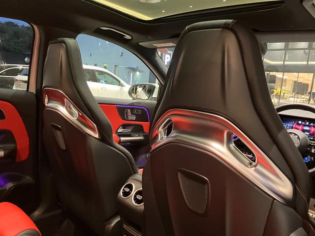 GLAクラス GLA45 S 4マチック+ 弊社デモカー/後期モデル/赤内装/アドバンスドP/AMGパフォーマンスP/パノラマサンルーフ/シートヒーター/ベンチレーター/本革シート/メモリー付きパワーシート/HUD/ブルメスター/禁煙/記録簿(35枚目)