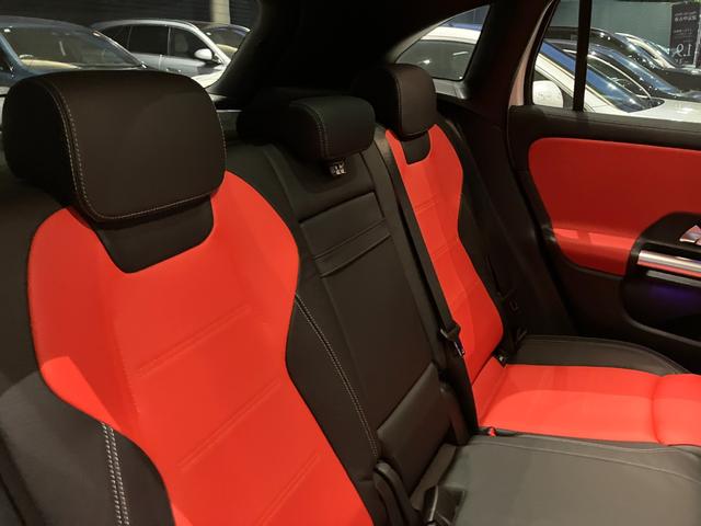 GLAクラス GLA45 S 4マチック+ 弊社デモカー/後期モデル/赤内装/アドバンスドP/AMGパフォーマンスP/パノラマサンルーフ/シートヒーター/ベンチレーター/本革シート/メモリー付きパワーシート/HUD/ブルメスター/禁煙/記録簿(36枚目)