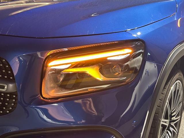 GLB GLB200d 4マチックAMGレザエクスクルシブP パノラマサンルーフ/後期モデル/AMGライン/AMGレザーエクスクルーシブP/コンフォートP/本革シート/シートヒーター/メモリー付きパワーシート/アンビエントライト64色/記録簿/禁煙車両(12枚目)