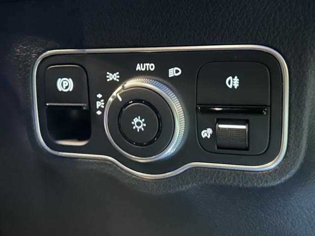 GLB GLB200d 4マチックAMGレザエクスクルシブP パノラマサンルーフ/後期モデル/AMGライン/AMGレザーエクスクルーシブP/コンフォートP/本革シート/シートヒーター/メモリー付きパワーシート/アンビエントライト64色/記録簿/禁煙車両(21枚目)